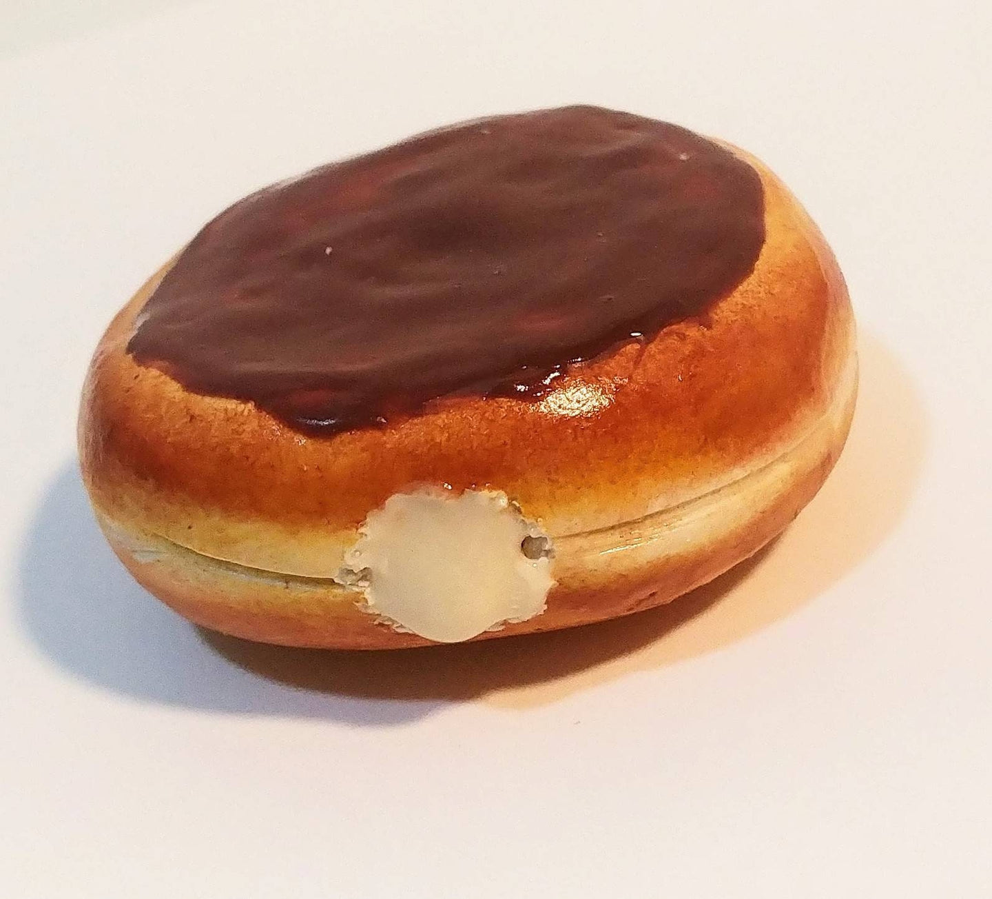 Boston Cream Donut Magnet // Fake food Magnets, Doughnut Magnet, Bakery Decor, Foodie Gifts, Christmas Gift
